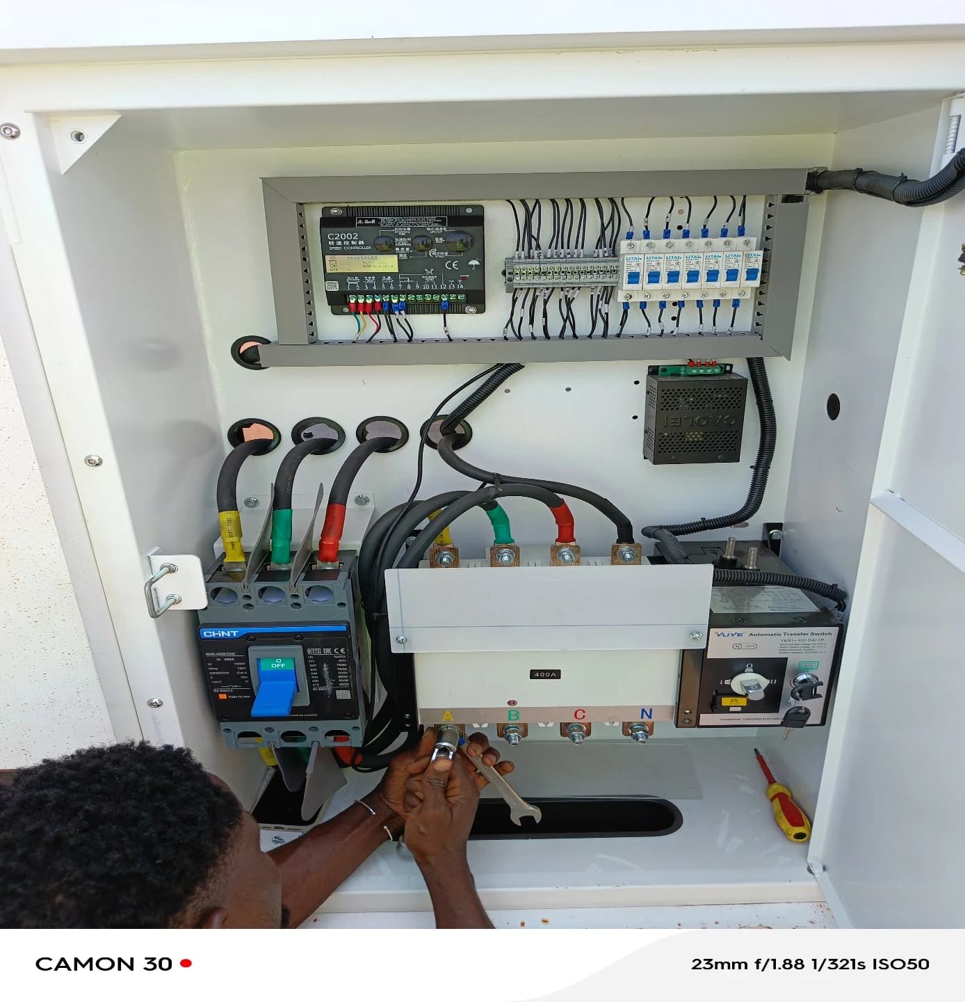 Groupes électrogènes, coffrets et installations électriques