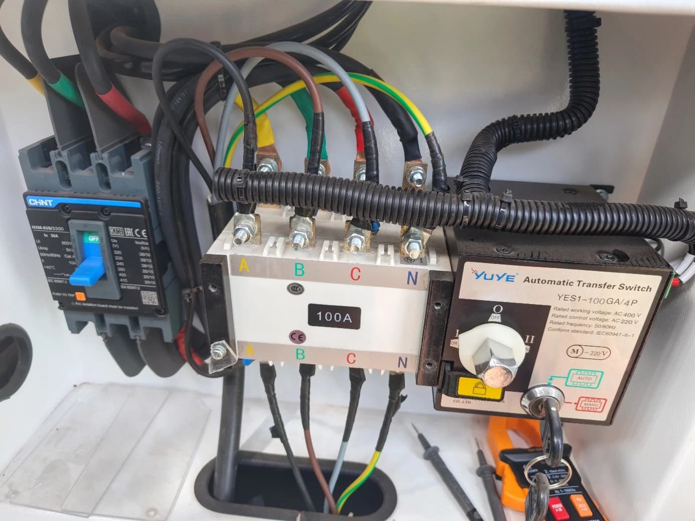 Groupes électrogènes, coffrets et installations électriques