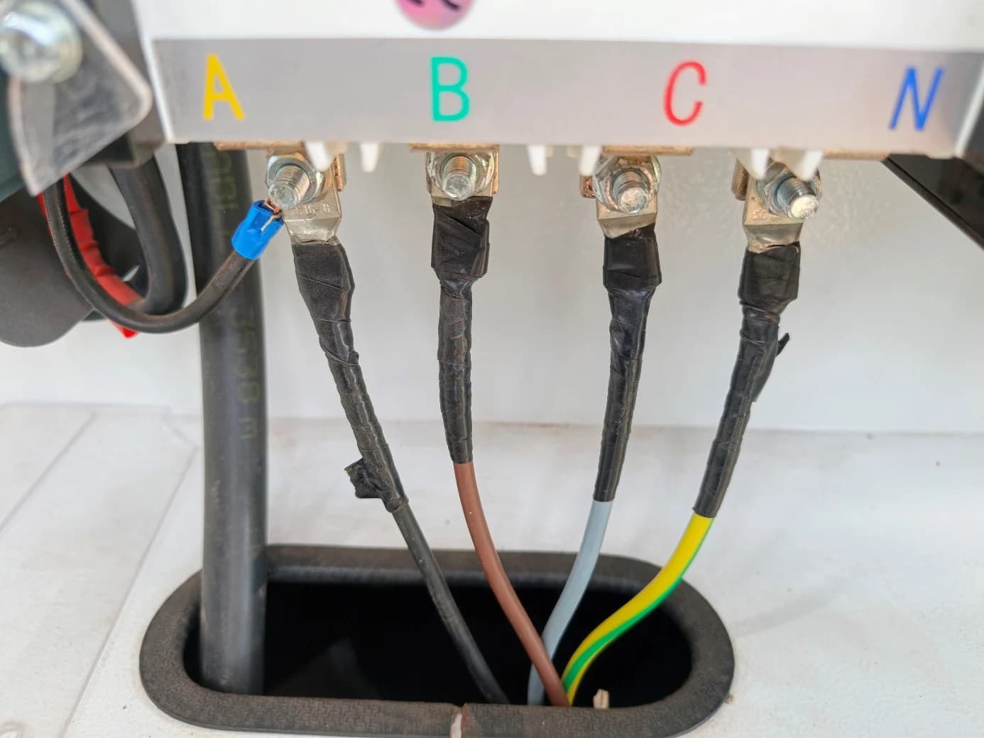 Groupes électrogènes, coffrets et installations électriques